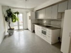 Küche mit Zugang zur Terrasse - Mittendrin im Leben – Ein, Zwei-Familienhaus sucht eine neue Familie !