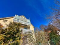 Blick zu Ihrem Balkon