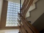 Treppenhaus - Zweifamilienhaus mit Potential und großem Grundstück!