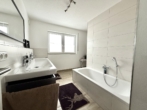 Badezimmer - Neuwertige Doppelhaushälfte in ruhiger Wohnlage mit Garten und Garage