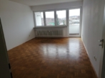 Wohnzimmer - Gepflegte 2-Zimmer-Wohnung mit Balkon & EBK im Inneren Westen!