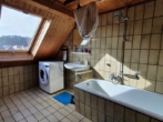 Badezimmer DG - Aller guten Dinge sind drei: Mehrfamilienhaus mit Potential in zentraler Lage