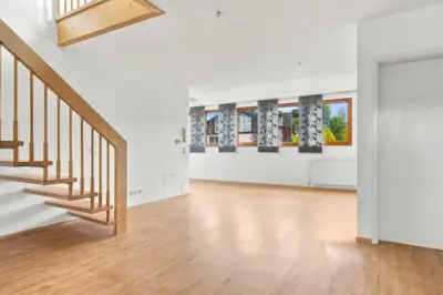 Zwei Ebenen. Ein Blick. Die Natur vor der Tür., 93197 Zeitlarn-Laub, Maisonettewohnung