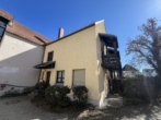 Außenansicht - Die Gelegenheit! „Charmantes Reihenendhaus mit Terrasse & 2 Balkonen – Zentrale Lage in Schwandorf“