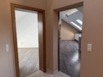 Zu den Wohnungen - Wohnen und Arbeiten – Große Wohnung mit separatem Büro oder Gästeapartment in Nittendorf!