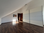 Bild - Wohnen und Arbeiten – Große Wohnung mit separatem Büro oder Gästeapartment in Nittendorf!