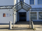 Eingang - Wohnen und Arbeiten – Große Wohnung mit separatem Büro oder Gästeapartment in Nittendorf!