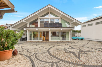Ihr Zuhause. Ihr Business. Ihre Freiheit – Ein Anwesen für Familien oder Selbständige mit Vision, 93345 Hausen, Einfamilienhaus