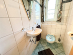 Gäste WC im 1 OG - Schön(berger) Blick! Einfamilienhaus in Wenzenbach!
