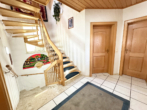 Treppe zum DG - Schön(berger) Blick! Einfamilienhaus in Wenzenbach!