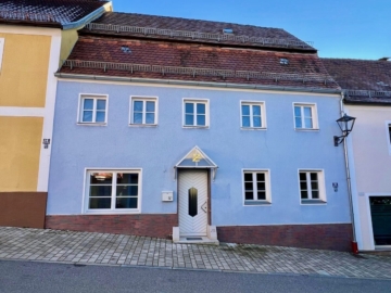 Historisches Stadthaus mit Charme und Innenhof  liebevoll saniertes Zuhause im Herzen von Velburg!, 92355 Velburg, Haus