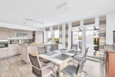 Essbrereich gen Terrasse - Stilvolles, neuwertiges KfW-55-Einfamilienhaus in begehrter Lage – modern, ruhig & hochwertig!