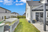 Garten - Stilvolles, neuwertiges KfW-55-Einfamilienhaus in begehrter Lage – modern, ruhig & hochwertig!