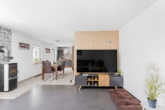 Wohnzimmer - Familienfreundliches EFH mit großem Garten, Einliegerwohnung & Ausbaupotenzial – auf Erbpacht!
