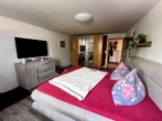 Schlafzimmer - Renditestarkes Anlageobjekt: Vermietetes Zweifamilienhaus in Hohenfels!