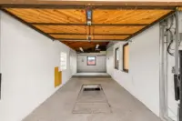 6 Garage innen