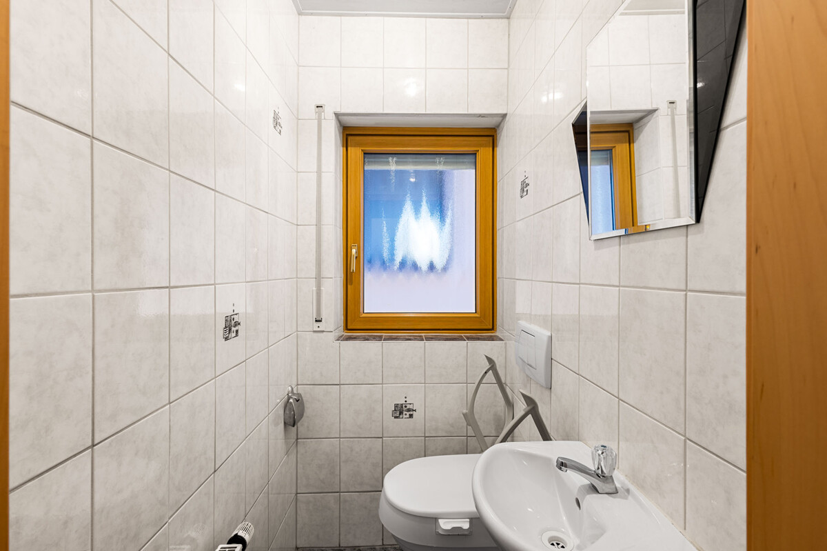 16 Gäste WC EG