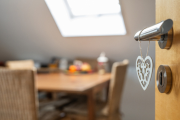 Großzügige 4 Zi.-DG-Wohnung in ruhiger Lage, 93161 Sinzing, Dachgeschosswohnung