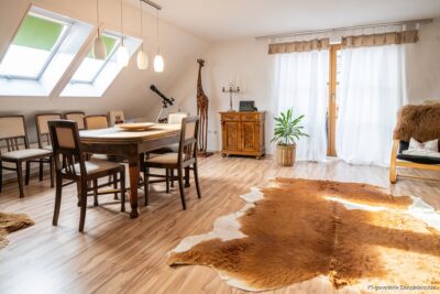 Erste eigene vier Wände: 4-Zi.-DG-Wohnung mit Balkon & Garten in Sinzing, 93161 Sinzing, Dachgeschosswohnung