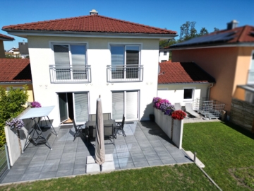 | Ein perfektes Domizil | Schönes Einfamilienhaus im Toskanastil mit hochwertiger Ausstattung, 93142 Maxhütte-Haidhof, Einfamilienhaus
