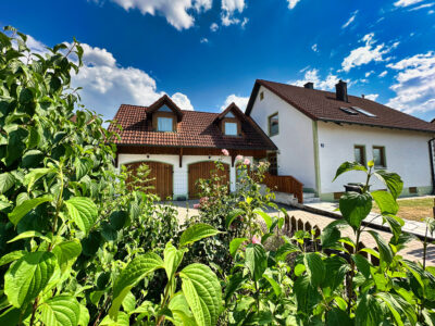 Raum zum Leben! Gepflegtes Einfamilienhaus in Beratzhausen mit Doppelgarage, 93176 Beratzhausen, Einfamilienhaus