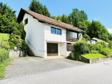 Aus Eins mach Zwei ! Charmantes Einfamilienhaus mit Potenzial zum Zweifamilienhaus, 94327 Bogen, Einfamilienhaus