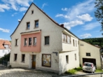 Außenansicht mit Eingang Whg. EG - Sanierungsobjekt mit Potential – Mehrfamilienhaus in Falkenstein