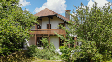 Stilvolles Landhaus mit herrlichem Garten in Bestlage von Pentling, 93080 Pentling, Einfamilienhaus