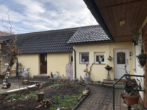 Liebevoll gepflegtes Einfamilienhaus mit viel Platz, sonnigem Garten und Innenhof! - Bild