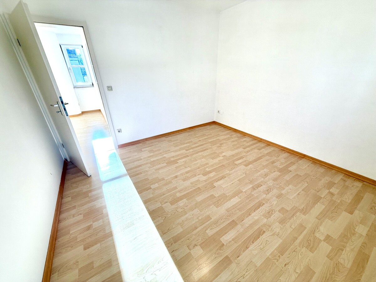 In Ihrem Schlafzimmer gen Wohnzimmer