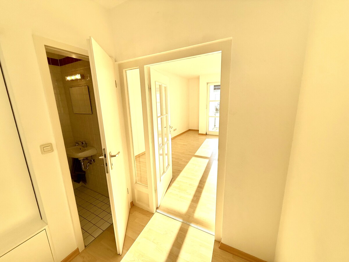 In der Diele Ihrer Wohnung - gen Gäste WC & Wohnzimmer