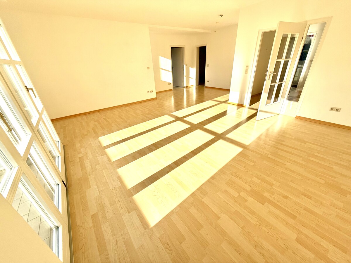 In Ihrem Wohnzimmer gen Küche, Schlafzimmer & Diele