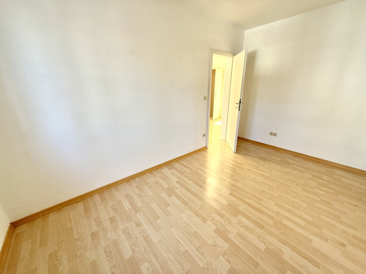 In Ihrem Arbeitszimmer gen Diele