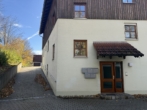 Hauseingang - Eigennutzer und Kapitalanleger aufgepasst! Gepflegte 2-Zimmer-Wohnung in Nittendorf! Frei!
