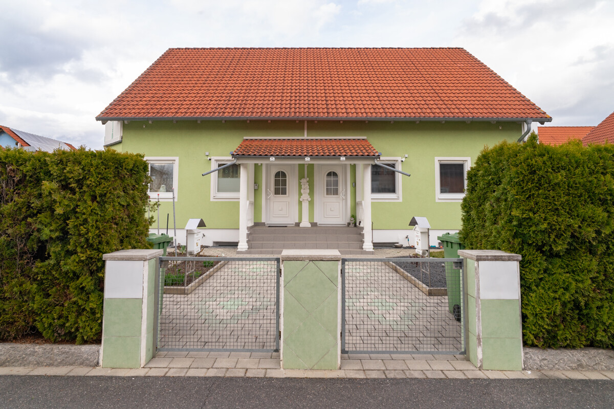 Doppelhaushälfte (rechts)