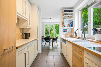 Ihr Zuhause! Tolles Haus, ELW, schöner Garten…FREI!, 93053 Regensburg, Einfamilienhaus
