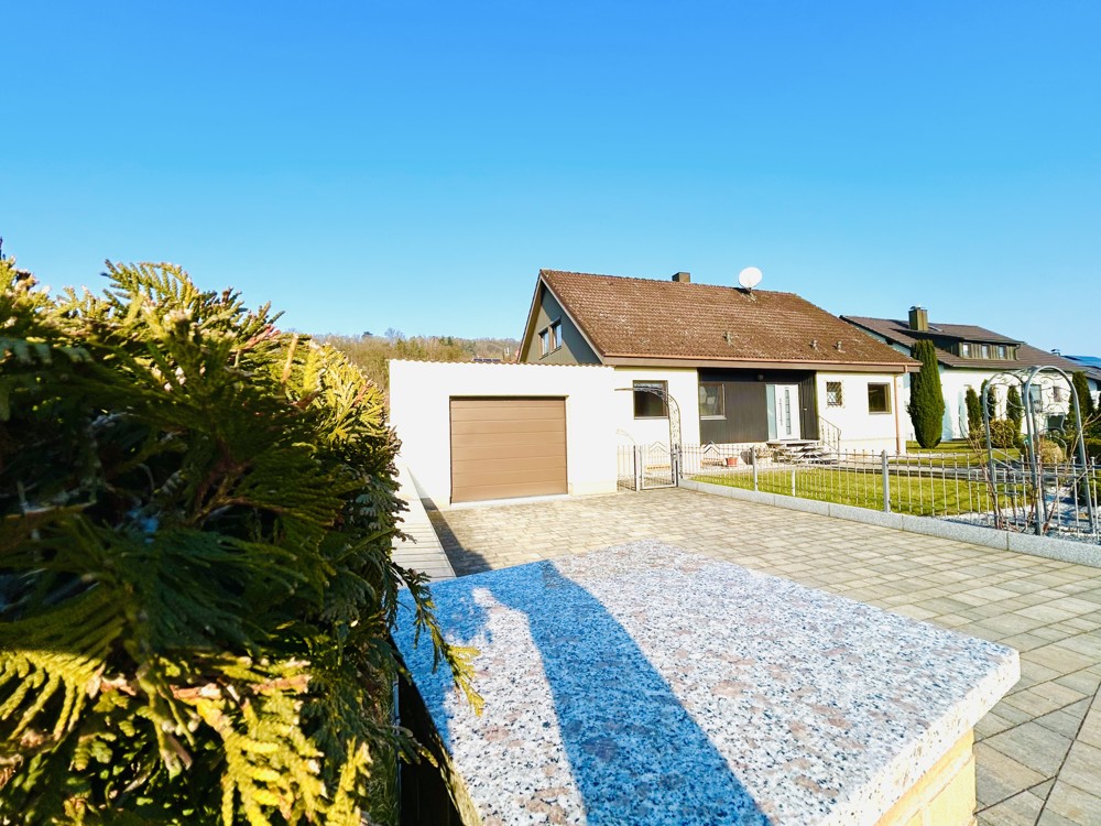 Ihr Haus mit Garage von Süden