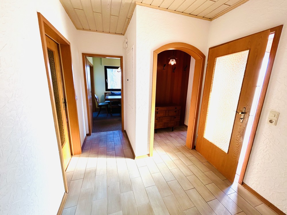 In Ihrer Diele gen Wohnzimmer, Esszimmer & Garderobe