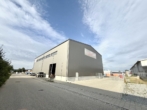 Außenansicht - Zentral. Vielseitig. Nutzbar. – Moderne Gewerbehalle in Hemau