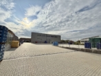 Außenansicht - Zentral. Vielseitig. Nutzbar. – Moderne Gewerbehalle in Hemau