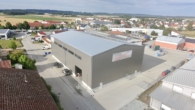 Vogelperspektive - Zentral. Vielseitig. Nutzbar. – Moderne Gewerbehalle in Hemau