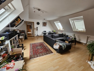 3 Zi. Whg im DG zur Vermietung in Langquaid Auch WG geeignet für 2 Personen, 84085 Langquaid, Dachgeschosswohnung