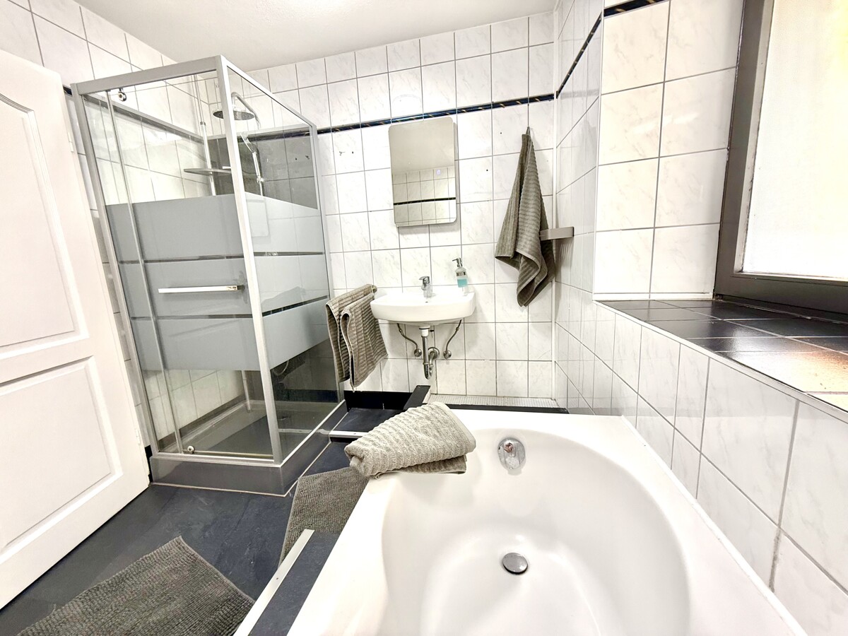 Ihr Badezimmer mit Wanne & Dusche