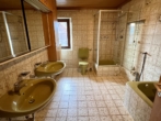 Badezimmer OG - Einfamilienhaus mit Einliegerwohnung und Ausbaureserve