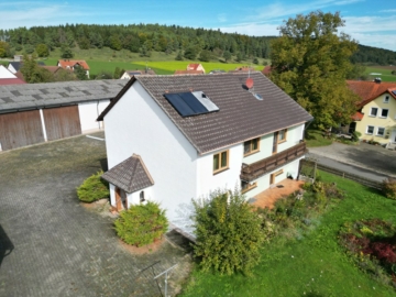 Landlust: Hofstelle mit zahlreichen Nebengebäuden und zusätzlichem Bauplatz, 92355 Velburg, Einfamilienhaus