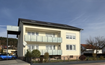 „Modernisiertes Dreifamilienhaus in Schwandorf – Perfekt für Kapitalanleger und Familien!“, 92421 Schwandorf, Mehrfamilienhaus