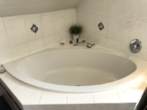 Eck-Badewanne - Platz für Ihre Familie – Einfamilienhaus mit schönem Garten