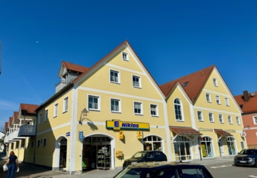 Gemütliche Maisonette-Wohnung mit Balkon – Bestlage direkt am Marktplatz!, 93491 Stamsried, Etagenwohnung