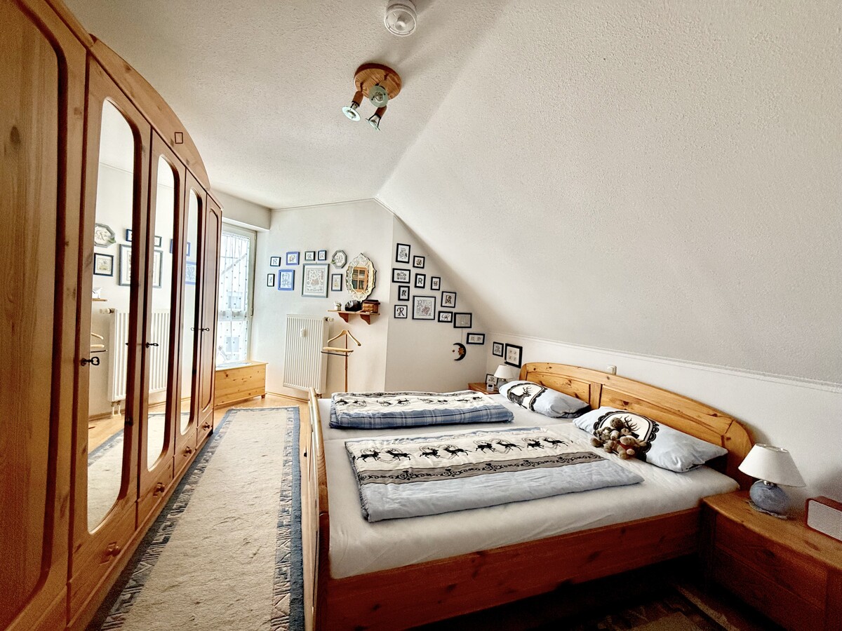 Schlafzimmer 1