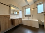 Badezimmer - Ruhig gelegene 3-Zimmer-Wohnung mit Terrasse, Garten und Garage
